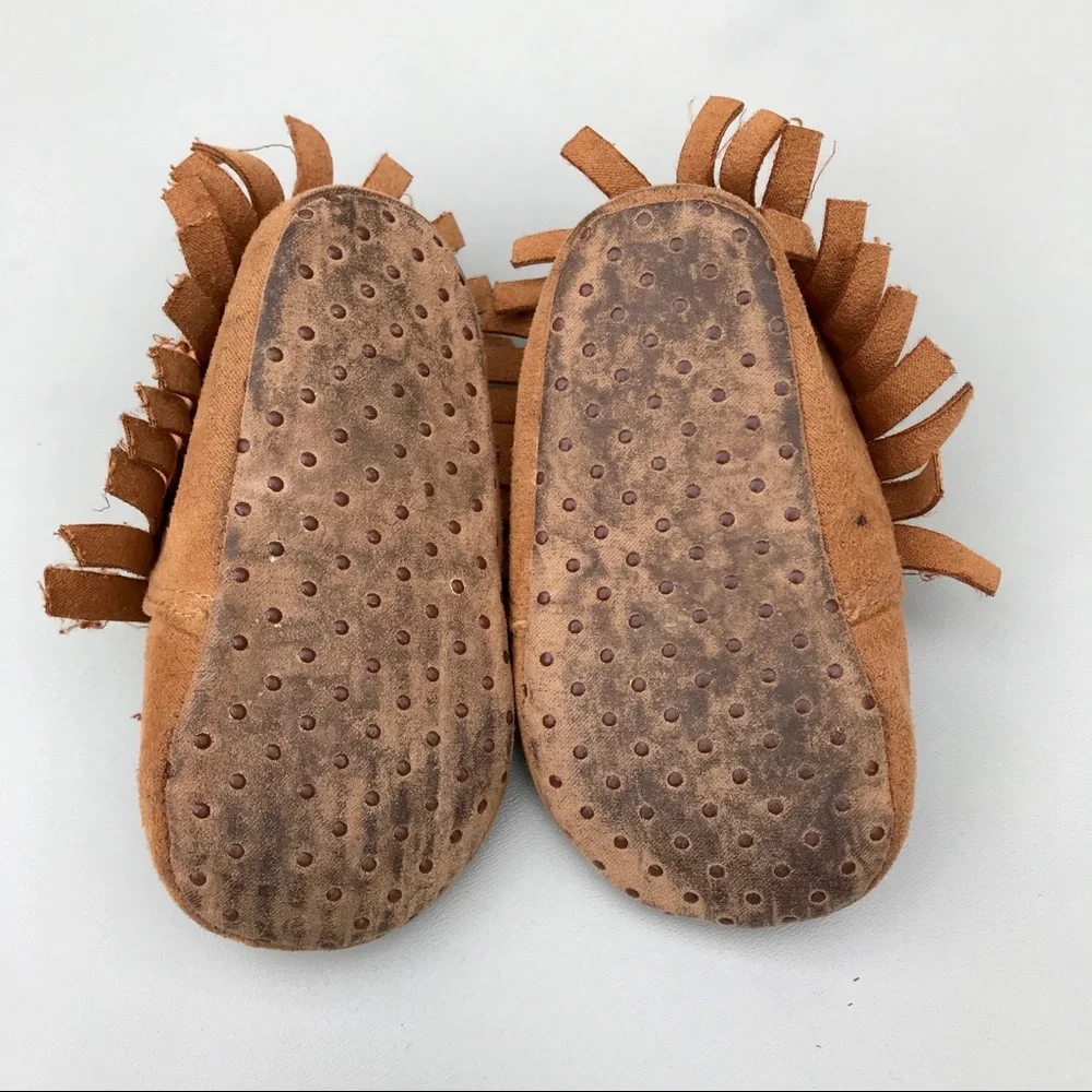 Old Navy Baby Shoes Soft Soles 6-12 Months Brown Fringed Moccasins